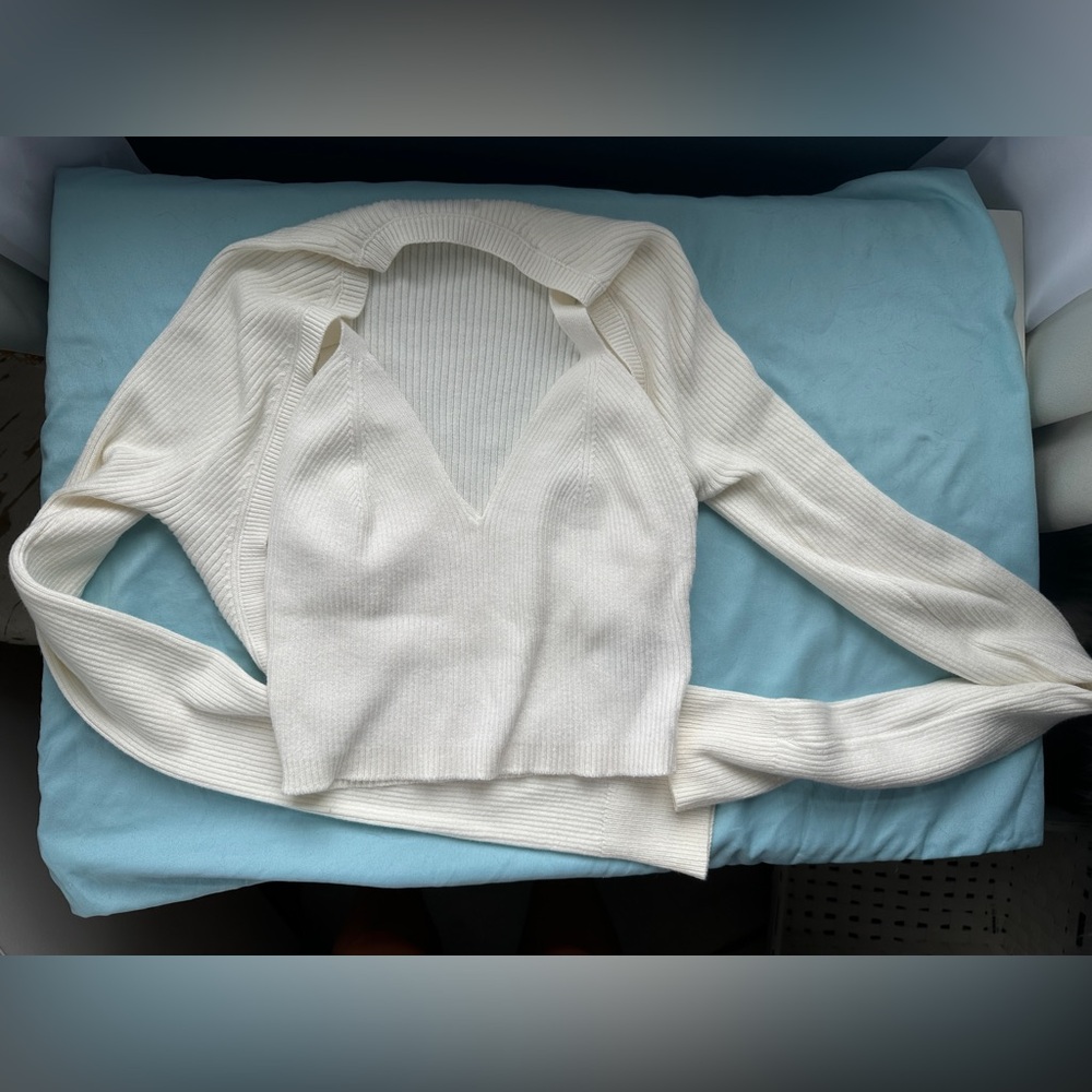 Crème / White American Eagle two piece top (tank and sweater shrug ) brand new